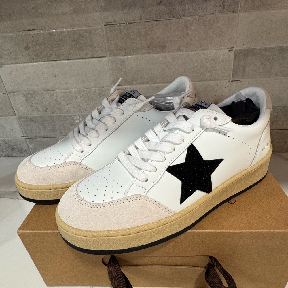 Vintage Havana Noah White Leather Sneakers with Black Star and Beige Suede Trim